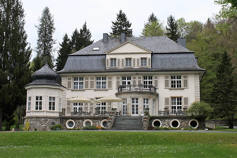 File:Lorch Rhein Wispertal Haus Rheinberg.JPG