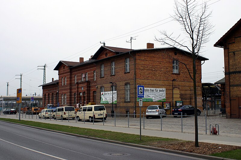 File:Luebbenau Spreewald Bahnhof3991.jpg