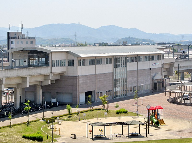 File:MT-Sakurai Station-Building.jpg