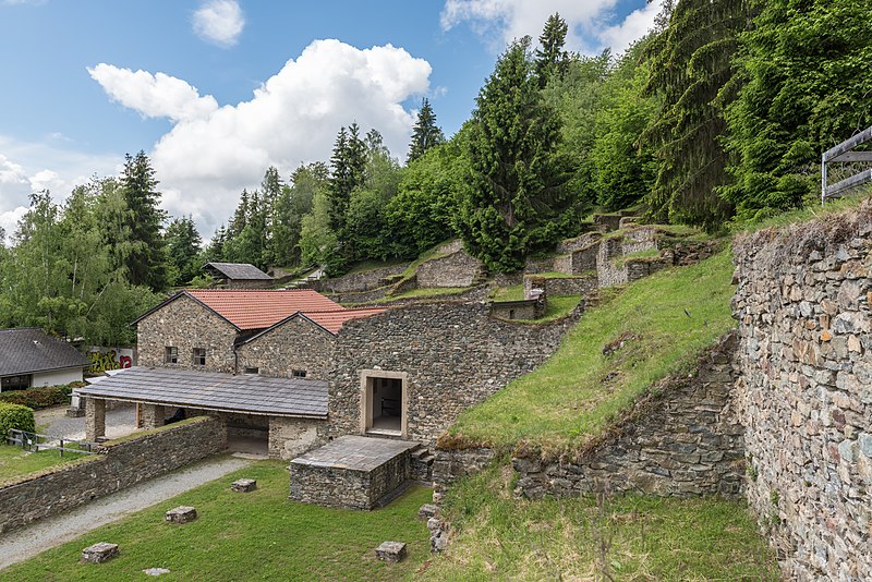 File:Magdalensberg Archaeologischer Park Amtsraum des Statthalters 02062016 2332.jpg