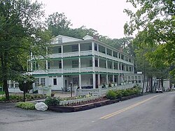 Ĉefa House Capon Springs WV 2004.jpg