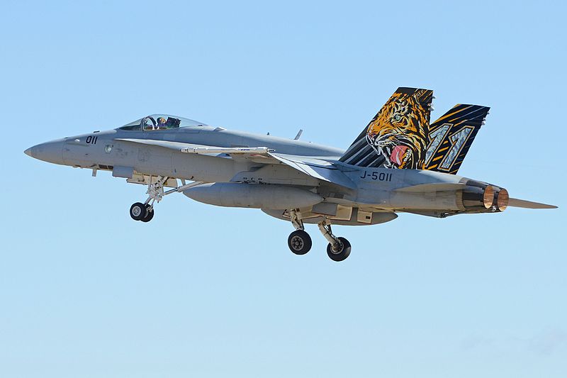 File:McDonnell Douglas F-A-18C Hornet ‘J-5011 - 011’ (30975455390).jpg