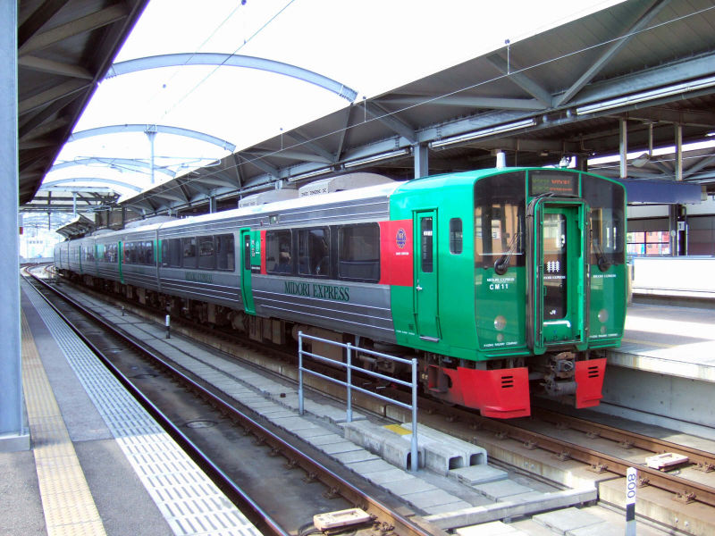 File:Midori Thsc782 Sasebostation.jpg