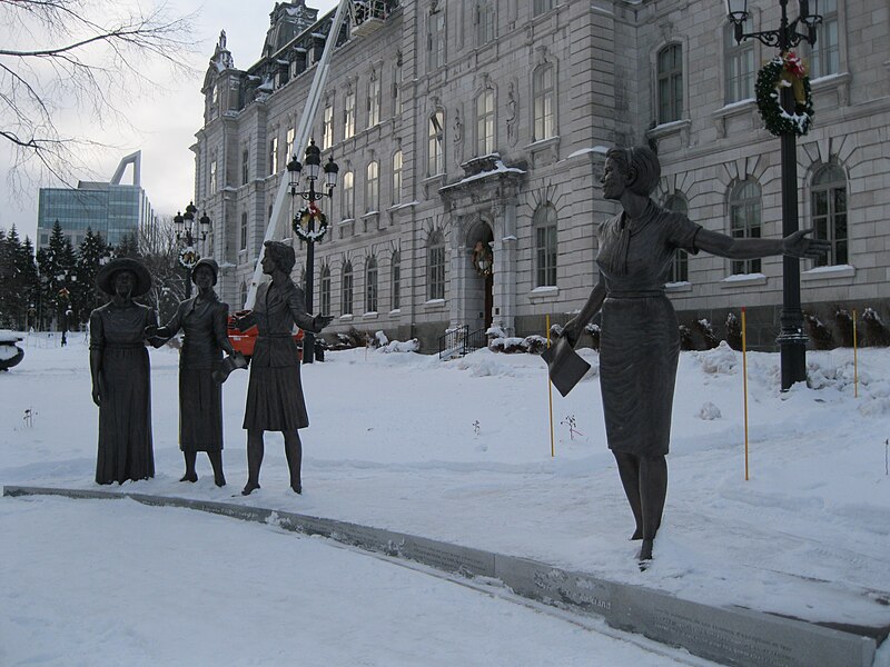 File:Monument en hommage aux femmes en politique 02.jpg