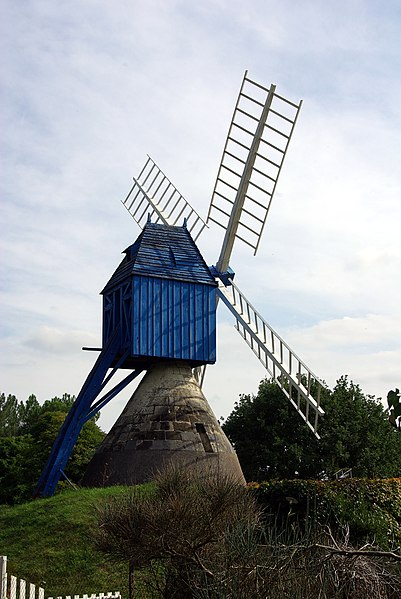 File:Moulin Bleu, Bourgueil 1.jpg