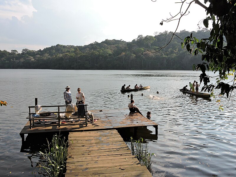 File:Muelle en el Lago Chalalan.jpg