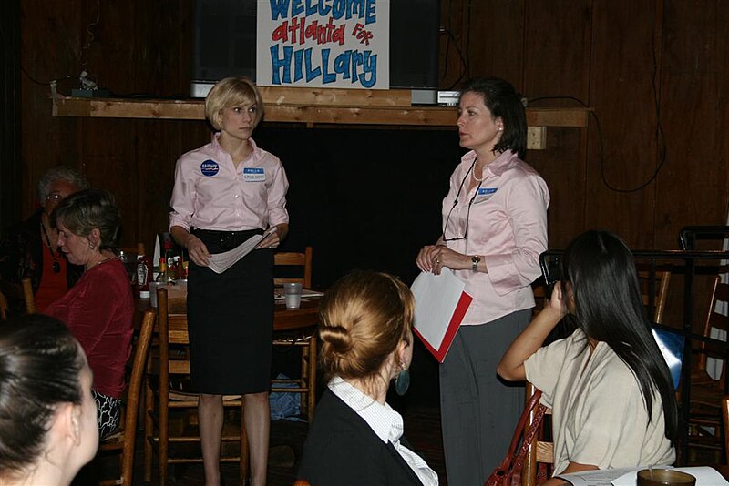 File:Organizers Welcome Supporters (1528270773).jpg