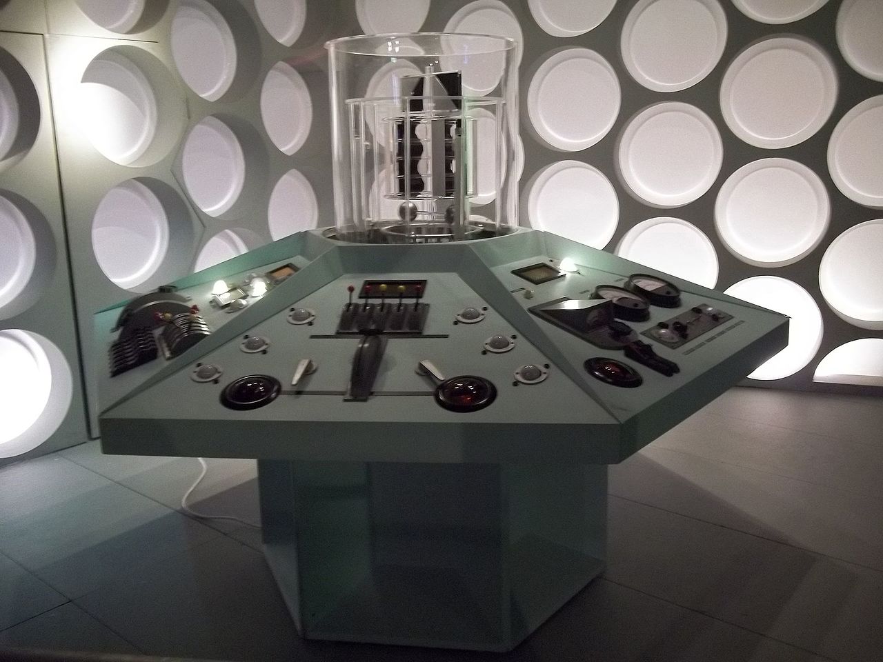 1st doctor tardis interior