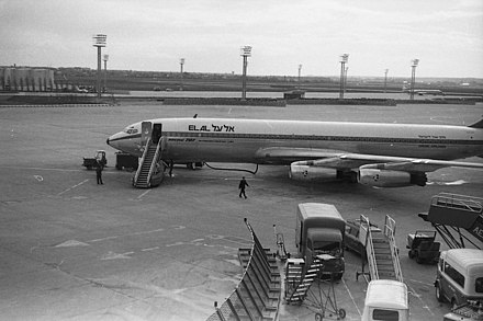 Захват самолета википедия. Boeing 707 Мячково. El al Flight 253. Боинг 1960. Захваченный самолет.