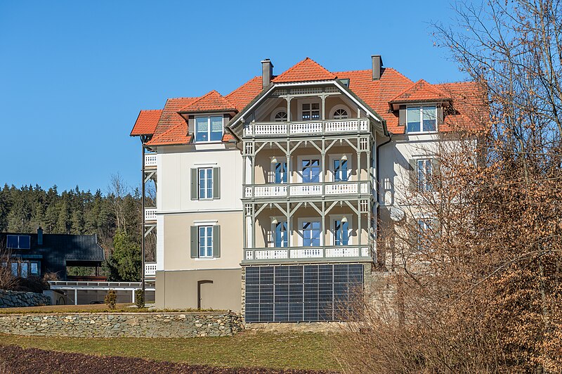 File:Pörtschach Moosburger Straße 25 Villa Gloriette Süd-Ansicht 04022024 0659.jpg