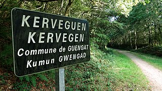 Panneau bilingue sur voie verte Guengat-Douarnemez