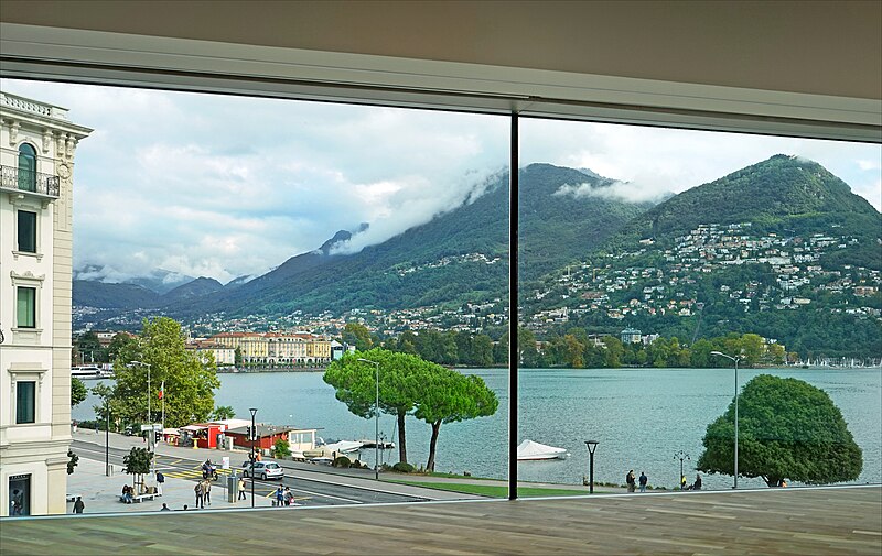 File:Panorama sur la ville depuis le musée d'art (LAC, Lugano, Suisse) (21783614270).jpg