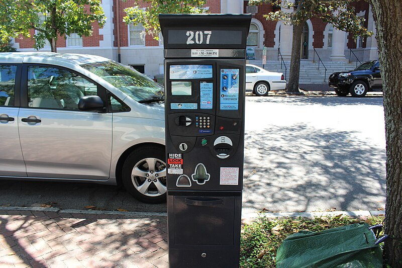 File:Pay-By-Space parking meter, Bull St, Savannah.jpg