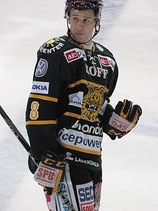 <span class="mw-page-title-main">Niko Peltola</span> Finnish ice hockey player