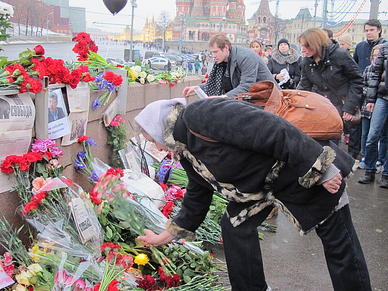 File:People came to the side of Boris Nemtsov's murder (2015-02-28; 44).JPG