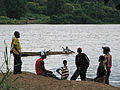 Pescatori sulle rive del fiume Mbomou