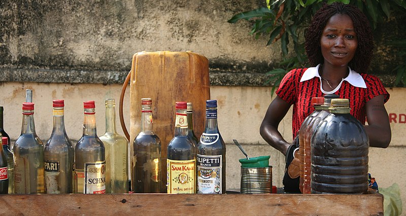 File:Petrol station in Bénin.jpg