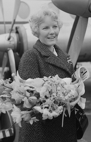 File:Petula Clark 911-1040.jpg