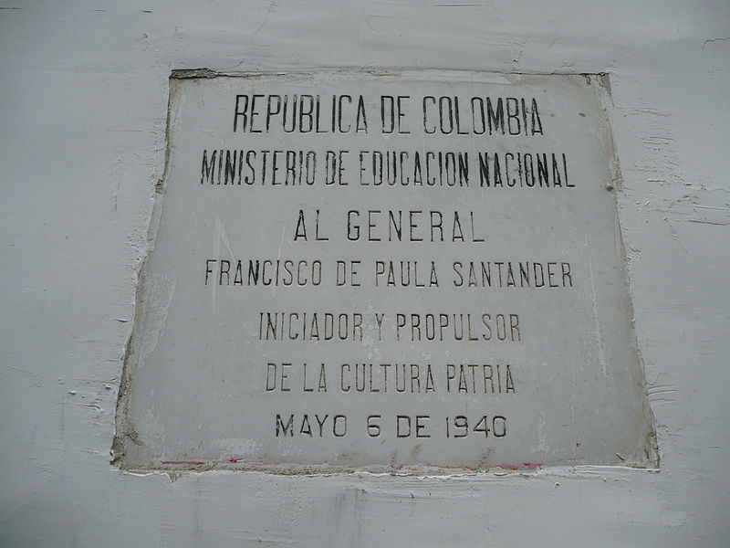 File:Placa a Francisco de Paula Santander. Iniciador y propulsor de la cultura Patria. Cartago, Valle, Colombia.JPG