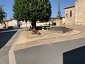 Place Église Cormoranche Saône 1.jpg