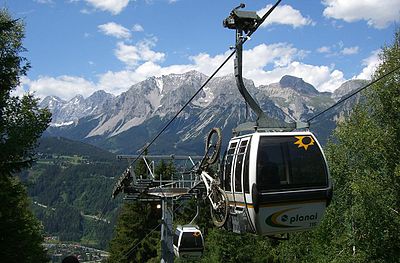 Planai gondola in July 2007 Planai bergbahnen.JPG
