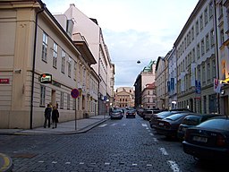 Pohled od Olivovy ulice ke Státní opeře