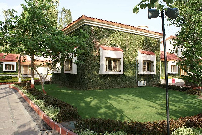 File:Posh bungalows at Dargaah - e - Hakimi in Burhanpur MP - panoramio.jpg