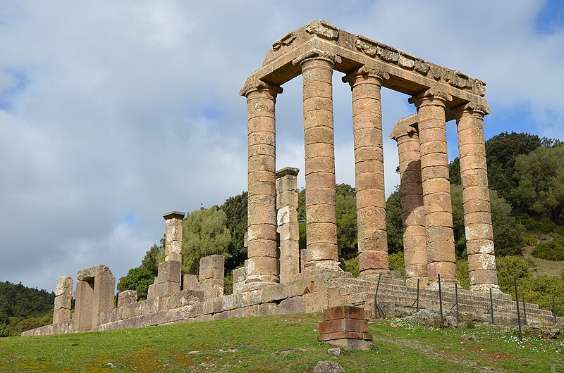 https://upload.wikimedia.org/wikipedia/commons/thumb/e/e5/Punic-Roman_Temple_of_Antas.jpg/800px-Punic-Roman_Temple_of_Antas.jpg