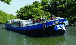 Rosa hotel barge front.jpg