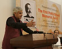 PARI receiving the Praful Bidwai Memorial Award Sainathp.jpg