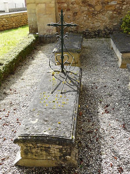 File:Saint-Sauveur (Dordogne) église tombe (3).JPG