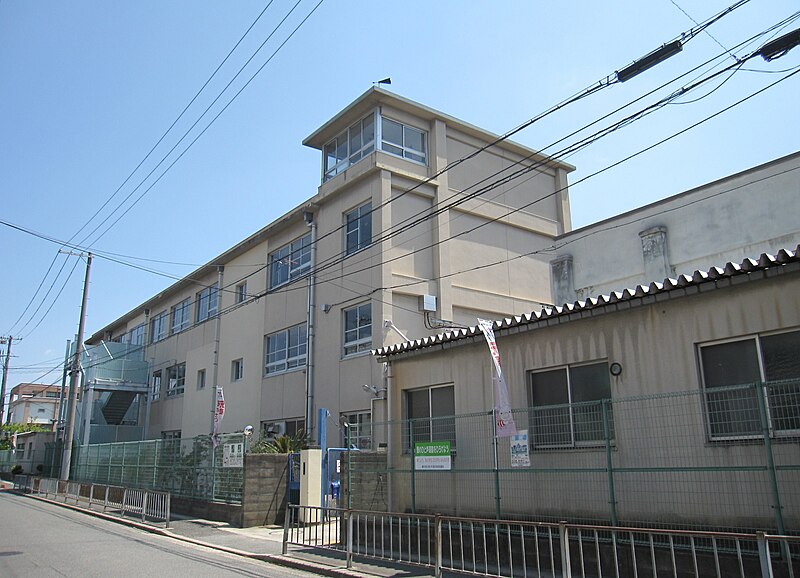 File:Sakai Municipal Tonobaba junior high school.JPG