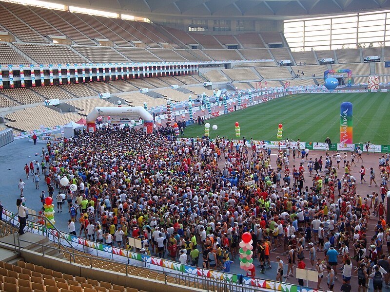 File:Salidaselmaratonciudaddesevilla2009.JPG