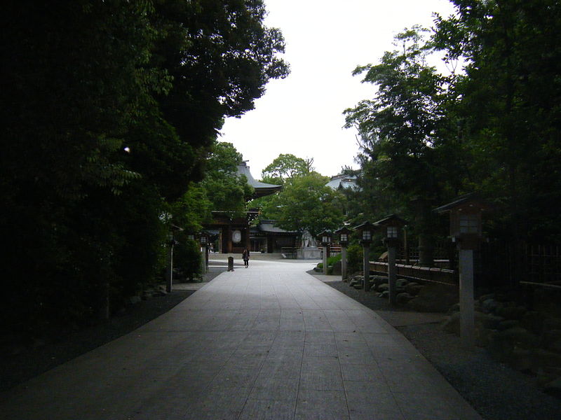 File:Samukawa Shrine gateway.jpg