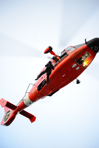 File:San Francisco MSST conducts helicopter hoist training 140620-G-XX113-908.jpg