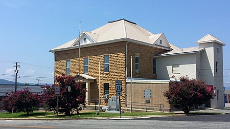 Searcy County Courthouse 001.jpg