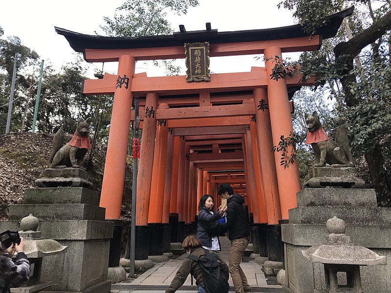 File:Sembon-Torii in Fushimi Inari Grand Shrine 21.jpg