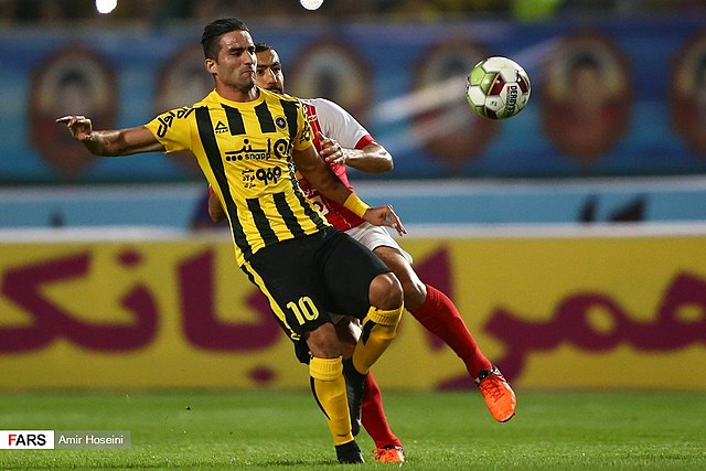 File:Sepahan v Persepolis F.C. at Naghsh-e Jahan Stadium 004.jpg