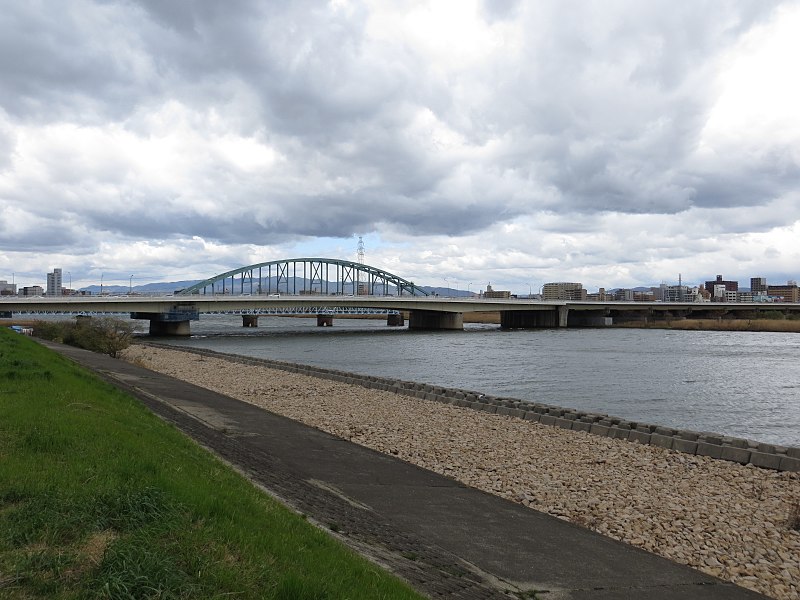 File:Shin-Yodogawa-Ohashi Bridge, Osaka (01) IMG 2021 20130407.JPG