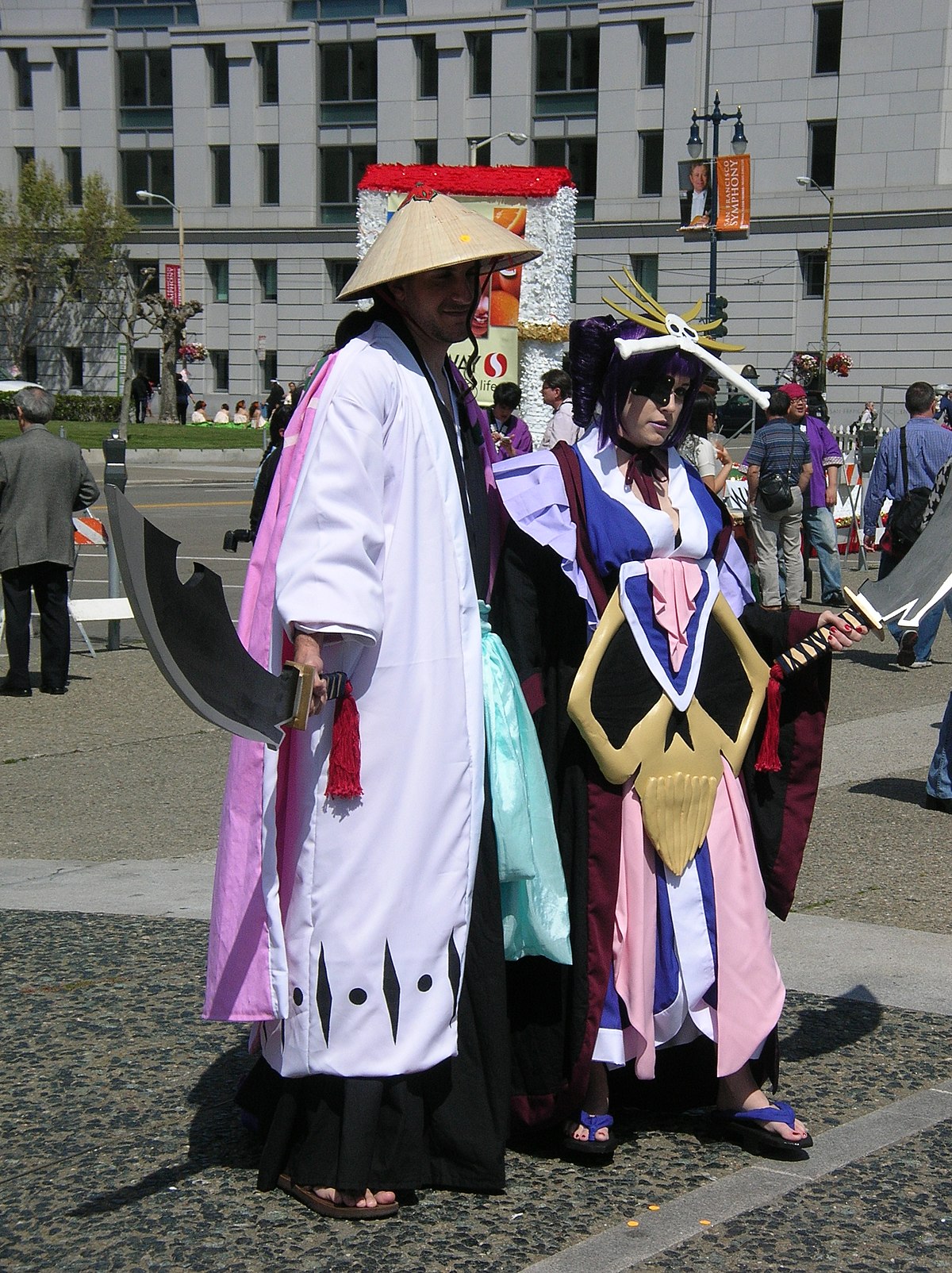 File:Shunsui Kyoraku & Katen Kyokotsu cosplayers NCCBF 2010-04-18 - Wikimedia Commons