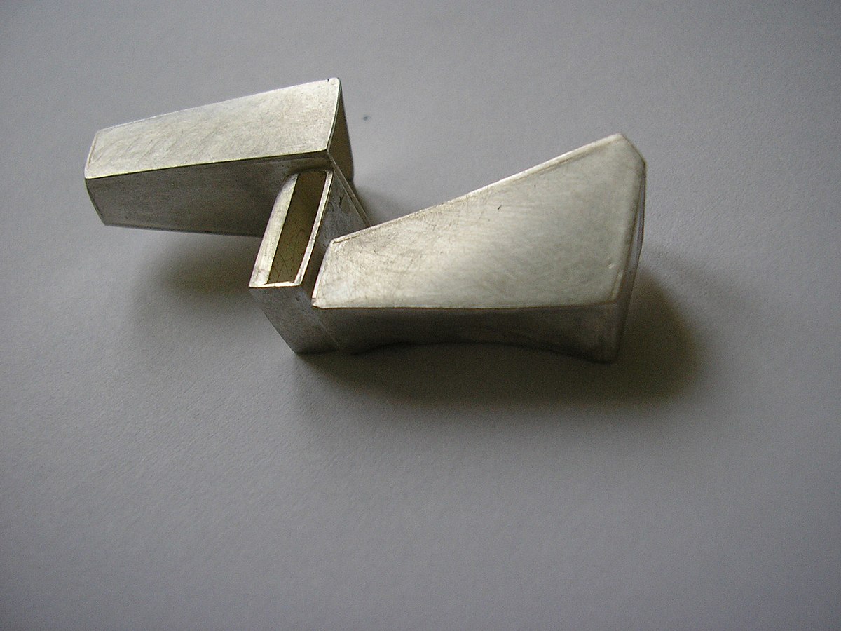 Fail:Silver Brooch Anum (Vessel) made by Kadi Kübarsepp.jpg