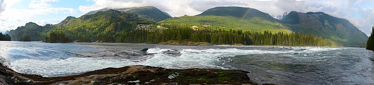 Skookumchuck Narrows at high tide Skookumchuck 2013.jpg