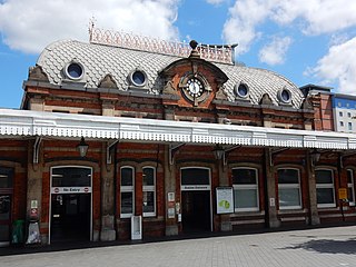 <span class="mw-page-title-main">Slough railway station</span> Principal railway station in the English town of Slough