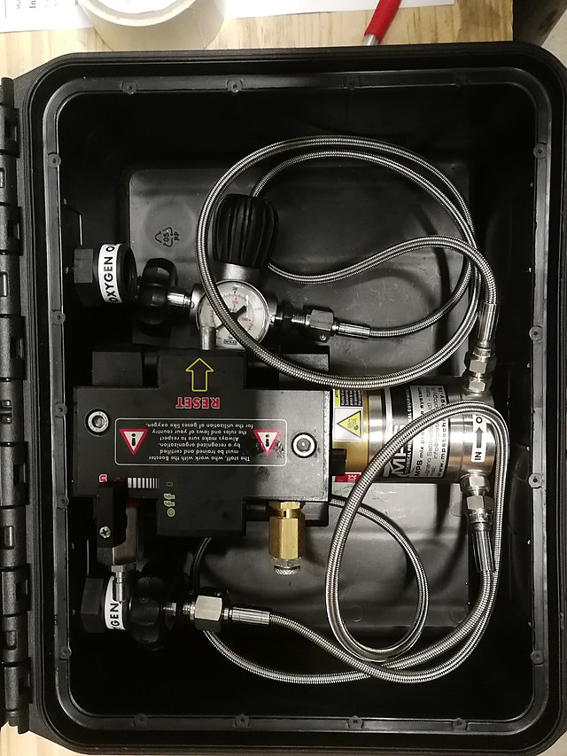 File:Small portable high pressure breathing gas booster pump IIMG 20190530  182215.jpg - Wikipedia