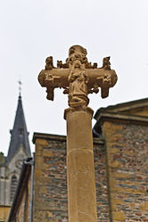 Sourcieux-les- Mines, croix monumentale XVe siècle.jpg