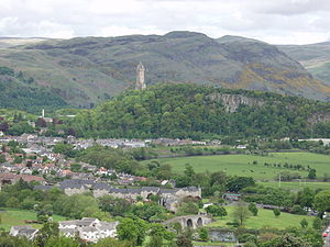 Kilátás a Stirling-kastélytól a Forth és Abbey Craigig a Wallace-emlékművel