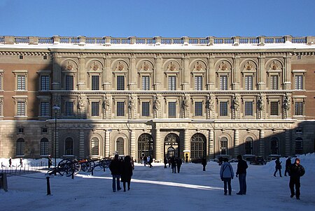 Stockholms slott västfasad 2011.jpg