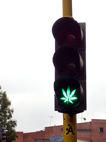 File:Street light vandalism in Bogotá, Colombia.jpg