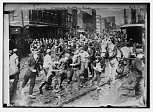 Strikers storming horse-drawn car. Strikers storming horse-drawn car, Philadelphia LCCN2014684532.jpg