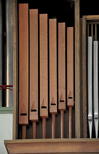 Wooden flue pipes Stuttgart Christuskirche 05.jpg